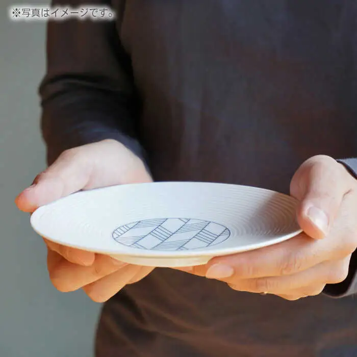 【波佐見焼】ギフトセット 和モダン七宝＆矢羽 15cm 取り皿 赤＆青 4枚セット【永峰製磁 eiho】[RA87]