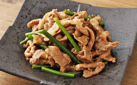 【全12回定期便】 “極上・上”等級だけの上質な豚肉 「お肉博士の競り美豚」カタ 計2kg ( 500g×4 ) 競美豚 競り美豚 豚肉 お肉 炒め物 鍋 国産 長崎