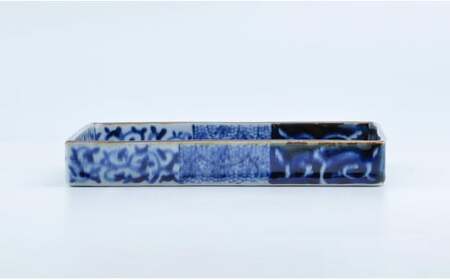 有田焼 唐草描分け 7寸正角皿 21cm【まるぶん】食器 器 うつわ 角皿 正角皿 メイン皿 ワンプレート 手描き 唐草 染付 青 ブルー お正月 ハレの日 | 90000円以内 9万円以内 | aw078