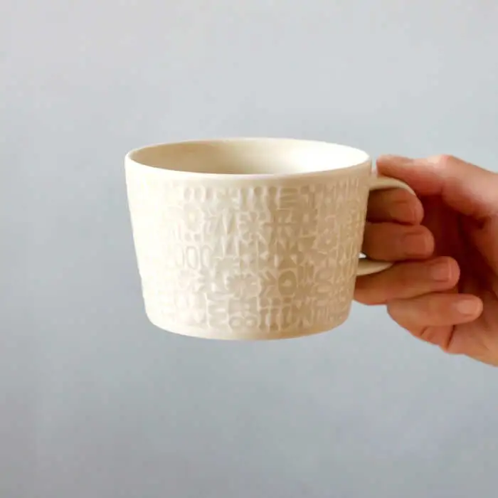 【波佐見焼】PATTERNED PLATE・MUG ペア 4点セット ecru + greige　【BIRDS’ WORDS】[CF087]