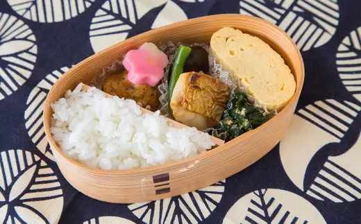 曲げわっぱの小判弁当〔大〕　225P6014【工房るわっぱ】