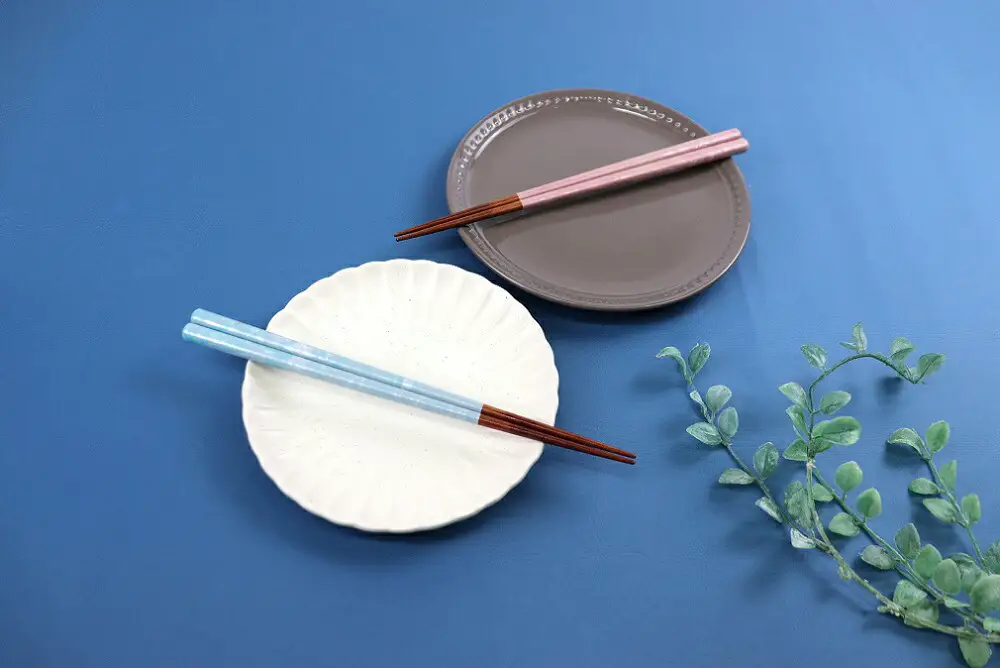 【食洗器対応・滑り止め加工済】若狭塗箸 『本漆美麗桜貝ちらし』 桐箱2膳入 [BFAL012]