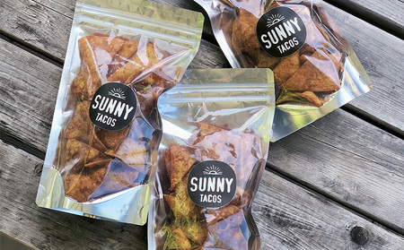 【SUNNY TACOS】黒糖シナモンチップス 220ｇ（110g × 2個） 沖縄県 おきなわ サニー タコス こだわり お菓子 手軽 子ども やみつき スナック おいしい 美味しい 人気 ご当地 名護市 なご 黒糖 おやつ 国産 県産