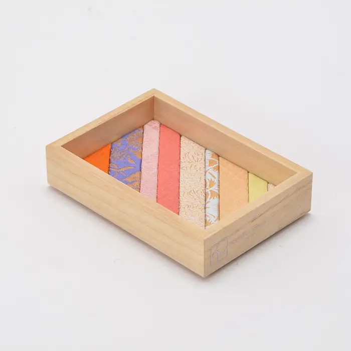 木目込みトレイ（ナチュラル・小） | トレー 和雑貨 小物入れ 入れ物 アクセサリー アクセサリートレー 伝統工芸 伝統技法 会津塗り 亀甲文様 西陣織 和柄 高級感 上品 豪華 繊細 おしゃれ 贈り物 プレゼント 埼玉県 越谷市