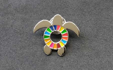 【SDGｓカメバッチ】と【森林の豊かさを守るエシカルな備長炭】樵木（こりき）備長炭1kg