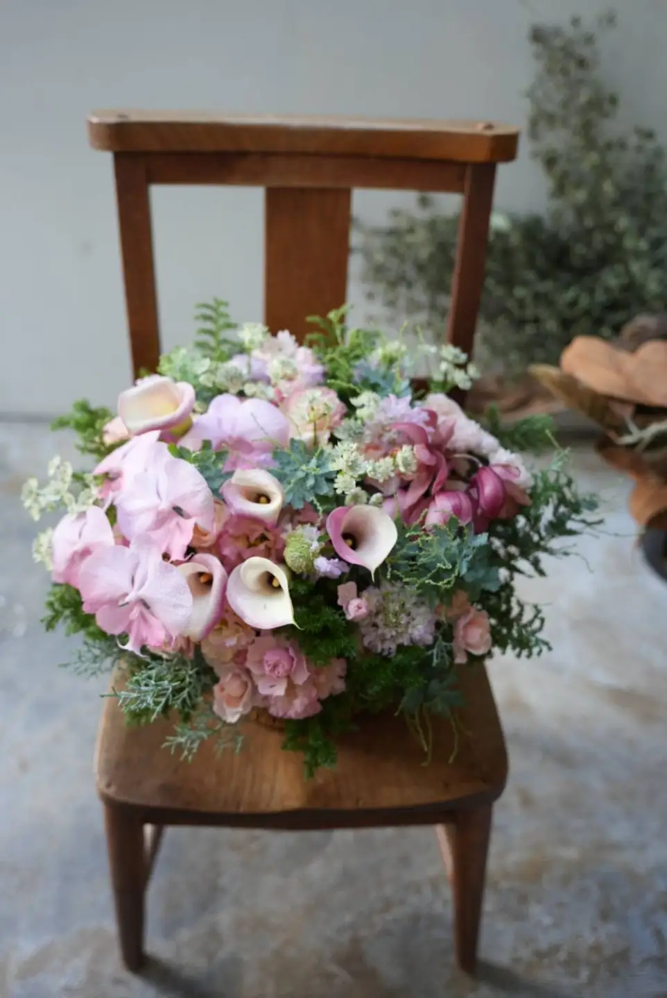 フラワーアレンジメントMサイズ 花 花束 ブーケ アレンジ プレゼント 贈り物 花のある生活ドライフラワー 生花 お祝い 記念日　株式会社KACHA 30-096
