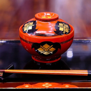 【伝統工芸品】【秀衡塗】煮物椀 総洗朱 秀衡三つ雲 1個（映画サンセット・サンライズ）【ocy915-mit-su-1】