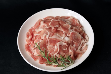 宮崎県産の鶏肉と豚肉セット (総量2.6kg)若鶏もも肉一口カット(400g×2P)、豚小間切れ(200g×3P)、豚バラ肉スライス(200g×3P)、豚ロース肉スライス(200g×3P)