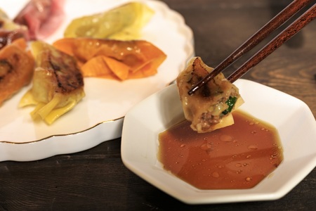 ＜国産野菜と県産豚肉をつかった冷凍生餃子4種食べ比べセット 4種×5個 計20個 オリジナル柚子胡椒タレ1個付＞ギョウザ ぎょうざ ギョーザ お試し【MI216-hc】【ハチサンイチ】