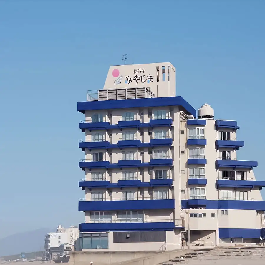 湯野浜温泉　愉海亭みやじま　ペア宿泊券（1泊2食付）【詣でる つかる 頂きます】（山形県鶴岡市）新鮮魚介の会席膳 夕暮れワインサービス 山形牛、地酒などの名産も豊富 | 全室オーシャンビュー 海水浴 和食 海鮮料理 東北 庄内 日本海 記念日 誕生日プレゼント 夫婦旅行 カップル