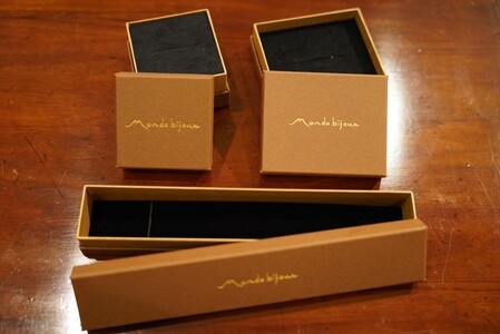 MB2006 △ピアス　カラーサファイア