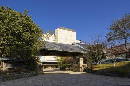 和倉温泉 日本の宿のと楽ペア宿泊券（最上階プレミアムルーム客室一泊二食付き）