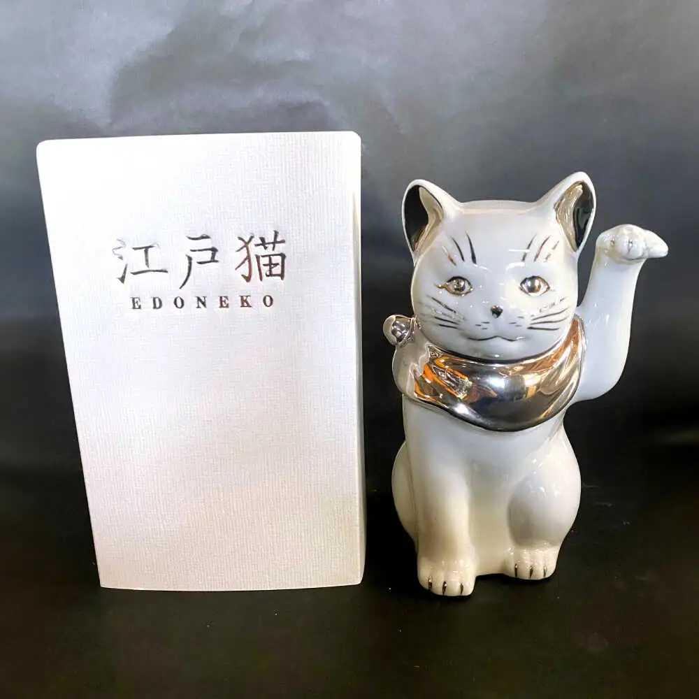 【瀬戸焼】江戸猫 ホワイト プラチナ 左手上げ 19cm 化粧箱入り【スズカ】 / 招き猫 インテリア 雑貨 置き物 開運 / 瀬戸市 [BBDJ002]