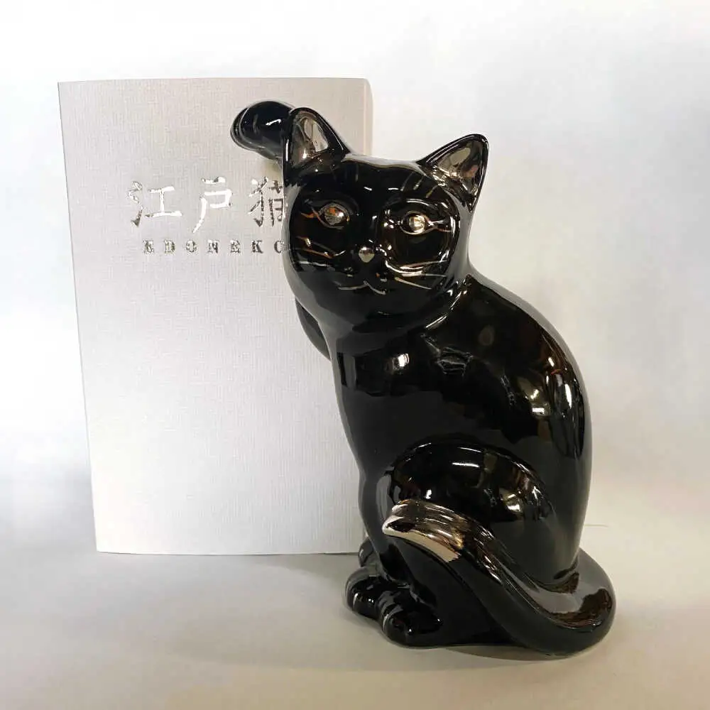 【瀬戸焼】横猫 ブラック プラチナ 右手上げ 17.5cm 化粧箱入り【スズカ】 / 招き猫 インテリア 雑貨 置き物 開運 / 瀬戸市 [BBDJ010]