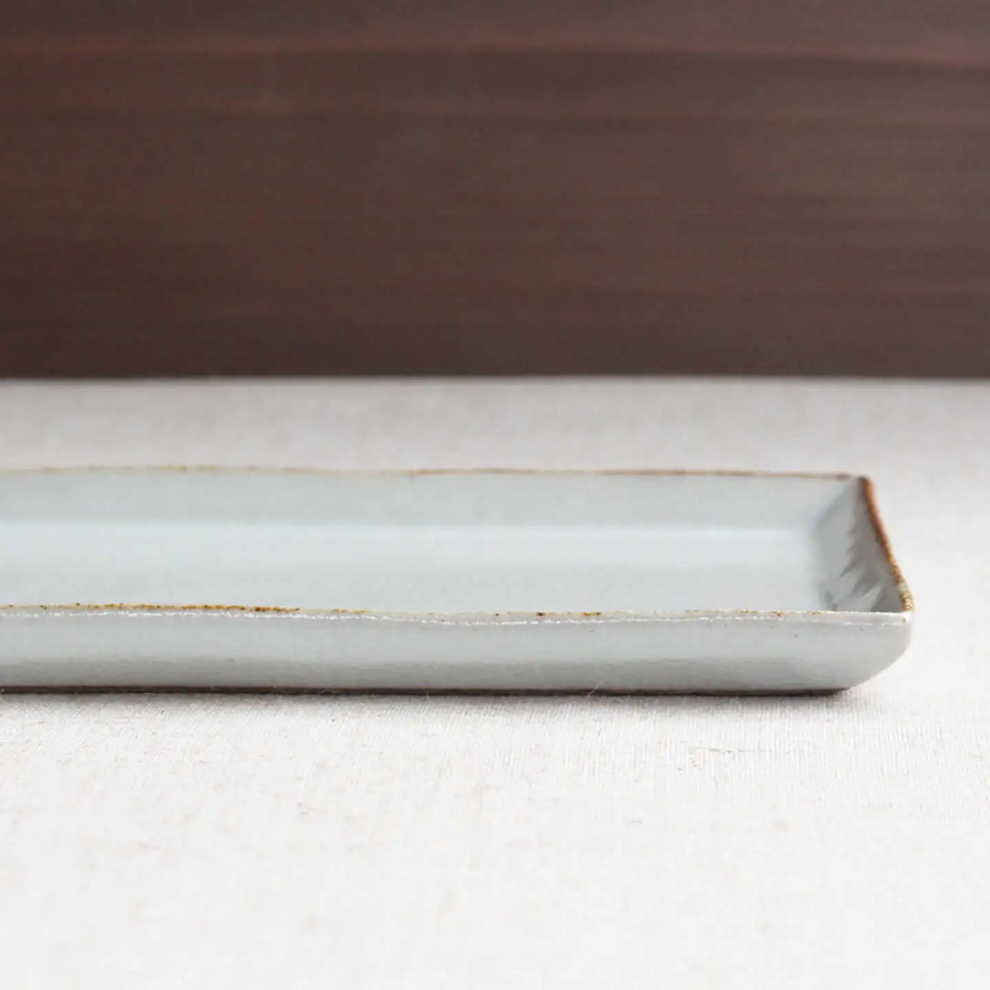 【瀬戸焼】 「舞陶館」　白粉引 サンマ皿２枚セット【松本陶器株式会社】 / 皿 食器 角皿 / 瀬戸市[BBDX005]