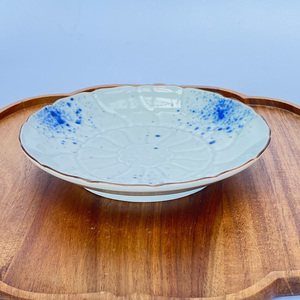 有田焼 吹き墨縁錆睡蓮彫 和皿 2枚セット【有田焼 花伝作】食器 器 うつわ 皿 和皿 小皿 取皿 2枚 セット 吹き墨 渕錆 ホワイト ブルー 電子レンジ対応 dw018