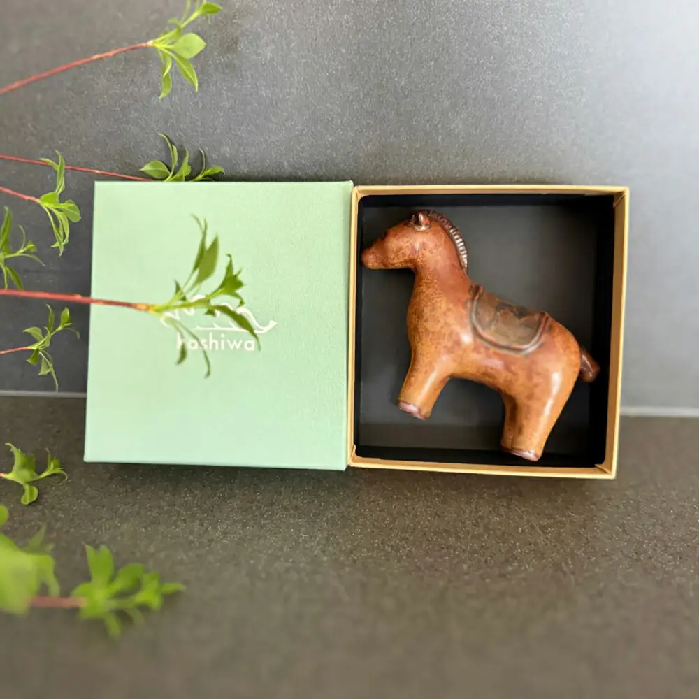 【瀬戸焼】オブジェ　木馬　赤茶（D9）【かしわ窯】/ オブジェ インテリア 木馬  / 瀬戸市[BBAJ027]