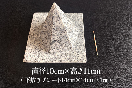 やさとみかげの六角錘　※桐箱入り G12-003