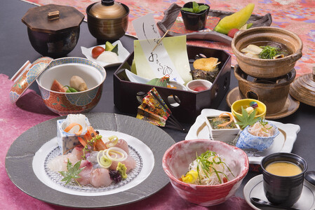 石花海別邸 かぎや 〈宿泊補助券 \90,000分〉　【  宿泊  】