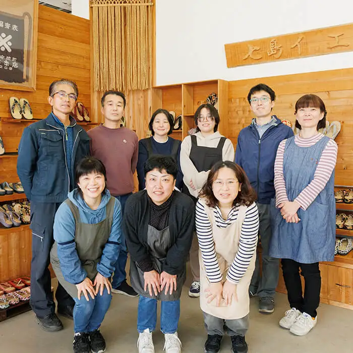 七島い(しちとうい) 草履幅広（Mサイズ・なおみ赤）七島藺 草履 履物 幅広 靴 和装 和服 ファッション 【opat003】【青木本店】