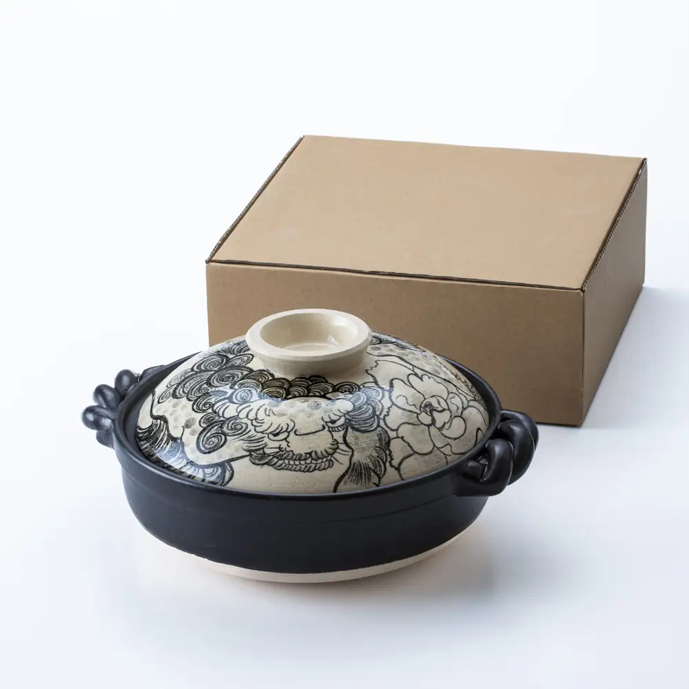 【萬古焼】暮らしの美術品 絵付けアーティストの個性が光るHandmade土鍋。絵付けART工房・平尾製陶 9寸 破墨彩土鍋 「獅子」【手描き、土鍋、ハンドメイド、アート、デザイン、鍋、 家庭用、4人用、4人前、家族、冬、煮込み、手芸、工芸、三重県、四日市市、ふるさと納税】
