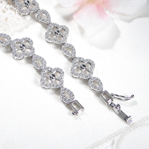 ブレスレット プラチナ Pt900 ダイヤモンド 1.8ct クローバー ドロップ  モチーフ テニスブレスレット ゴージャス ダイヤモンドブレス ダイヤブレスレット 腕輪 四つ葉 豪華 レディース 透け感 【f291-pt】 ALPAZ172