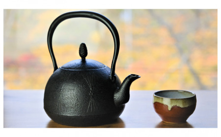 南部鉄器 鉄瓶〈茄子形〉松 1L【IH対応】 /  【wsh008】