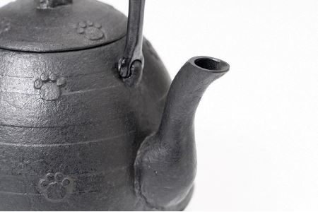 南部鉄器 鉄瓶 南部型ねこ 0.8L 【村上怜 作】 IH調理器 伝統工芸品 やかん ケトル キッチン用品 食器 日用品 雑貨[Y0052]