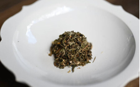 月のよもぎ茶 茶葉40g 糸島市 / - suu - / ハーブティー 茶葉 よもぎ[ADQ003]