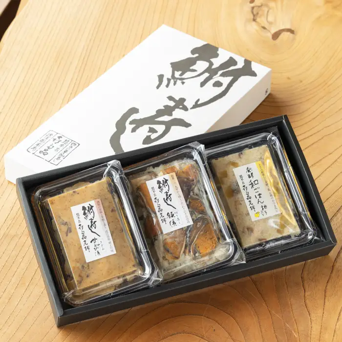 【B-902】総本家喜多品老舗 四〇〇年鮒寿し　滋味三種セット～ふなずし 発酵和ごはん（ゆず入り）・大溝 甘露漬 きざみ・飯漬（切り落とし）～　計3個セット【高島屋選定品】