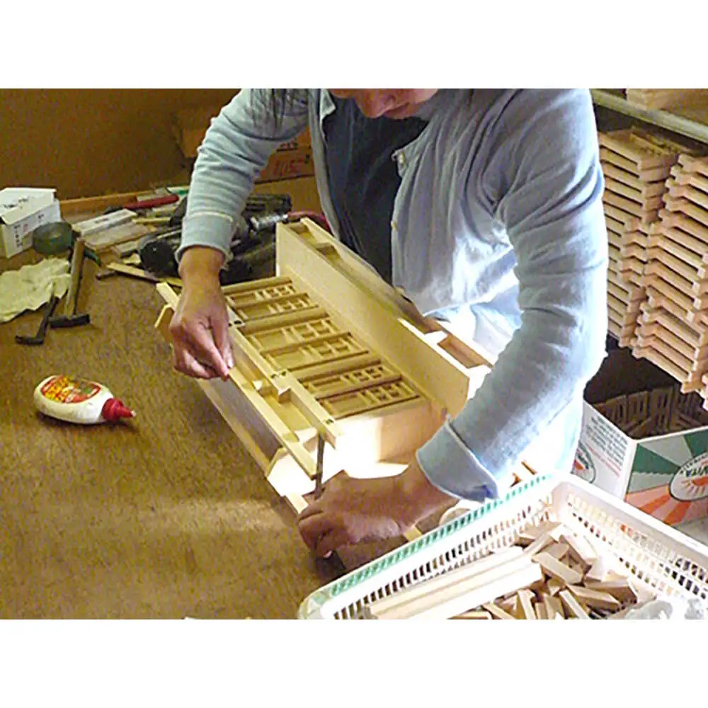 神棚 屋根違い三社 中 本金具 / 和泉産業[AWBH001]神棚