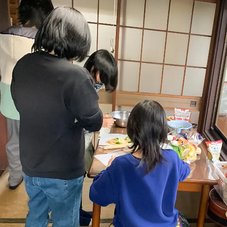 フリースクールYOLOを応援！ 子ども用 エプロン・三角巾 セット 手作り エプロン 三角巾 応援 広島 安芸高田市