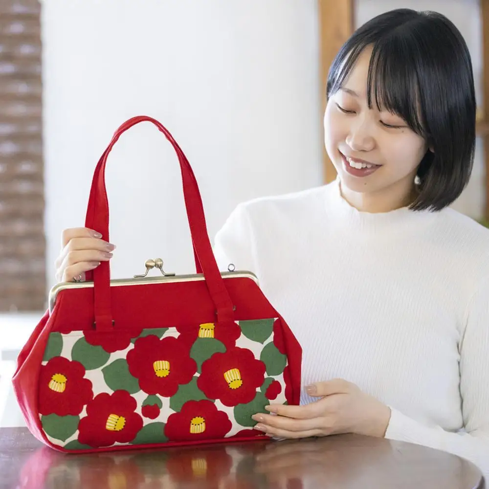 【黒椿】つらくてがんばれない時、「まぁ、このバッグだけは、かわいいわー」と少し元気になってもらえる。そんな想いを込めて、ひとつひとつ手作りでつくるハンドバッグ。Handmade Handbags by G3sewing がま口バッグ【手提げ ハンドメイド バッグ ギフト 母の日 誕生日 お祝い 30代 40代 50代 60代 女性 レディース レディースバッグ 三重県 四日市市 ふるさと納税】