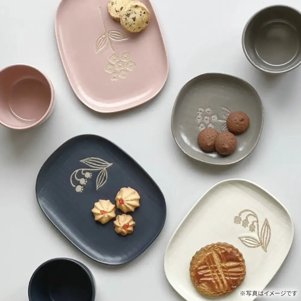 【瀬戸焼】 suzuran 中皿 2枚 (紺) 【カネ三商店】 / 食器 皿 プレート ギフト / 瀬戸市[BBDD083]