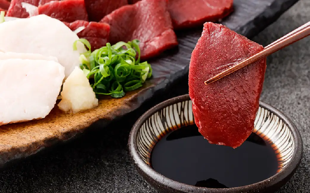国産 紅白 （ 赤身 ・ コウネ ） 馬刺し 約350g 馬刺し用醤油ミニボトル付き 馬刺 馬肉 馬 ニク 肉 お肉 にく 晩酌 オツマミ つまみ 冷凍