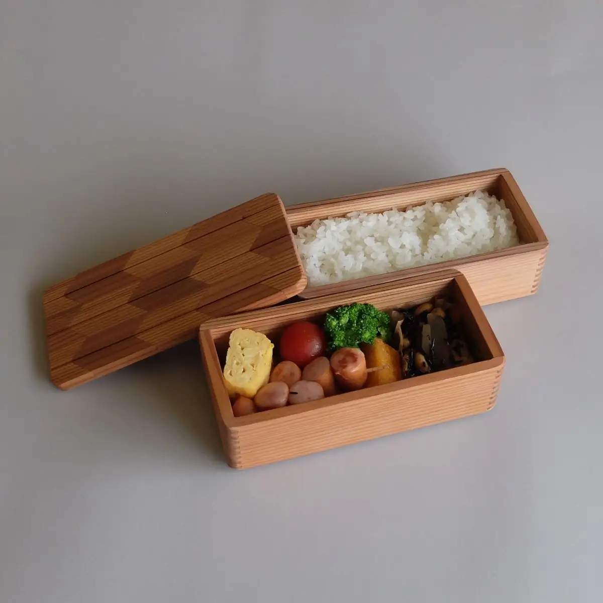 山武杉のお弁当箱　矢絣　小２段　640ml　（320ml×2）/ふるさと納税 山武杉 天然木 お弁当箱 2段 自然 ぬくもり 杉 ギフト プレゼント 千葉県 山武市 SMP011