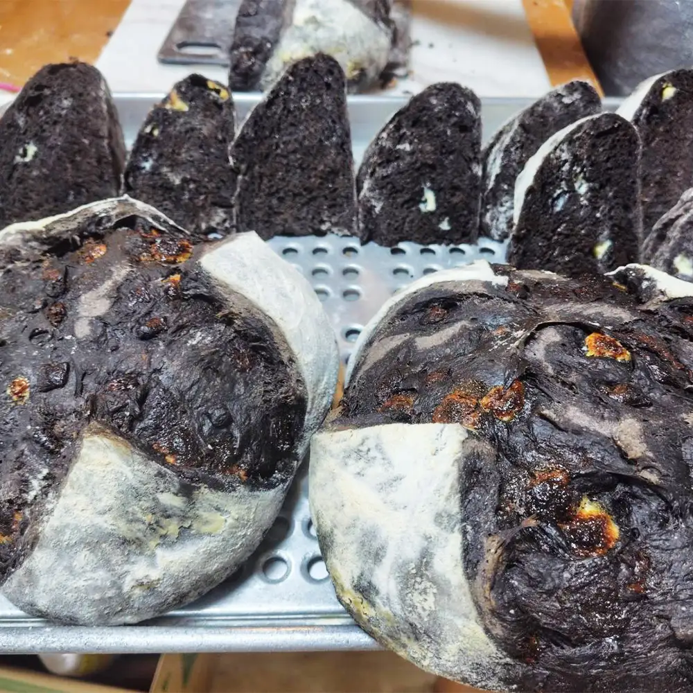 自家製天然酵母を使ったまっ黒チョコのカンパーニュ | パンパンパンパン