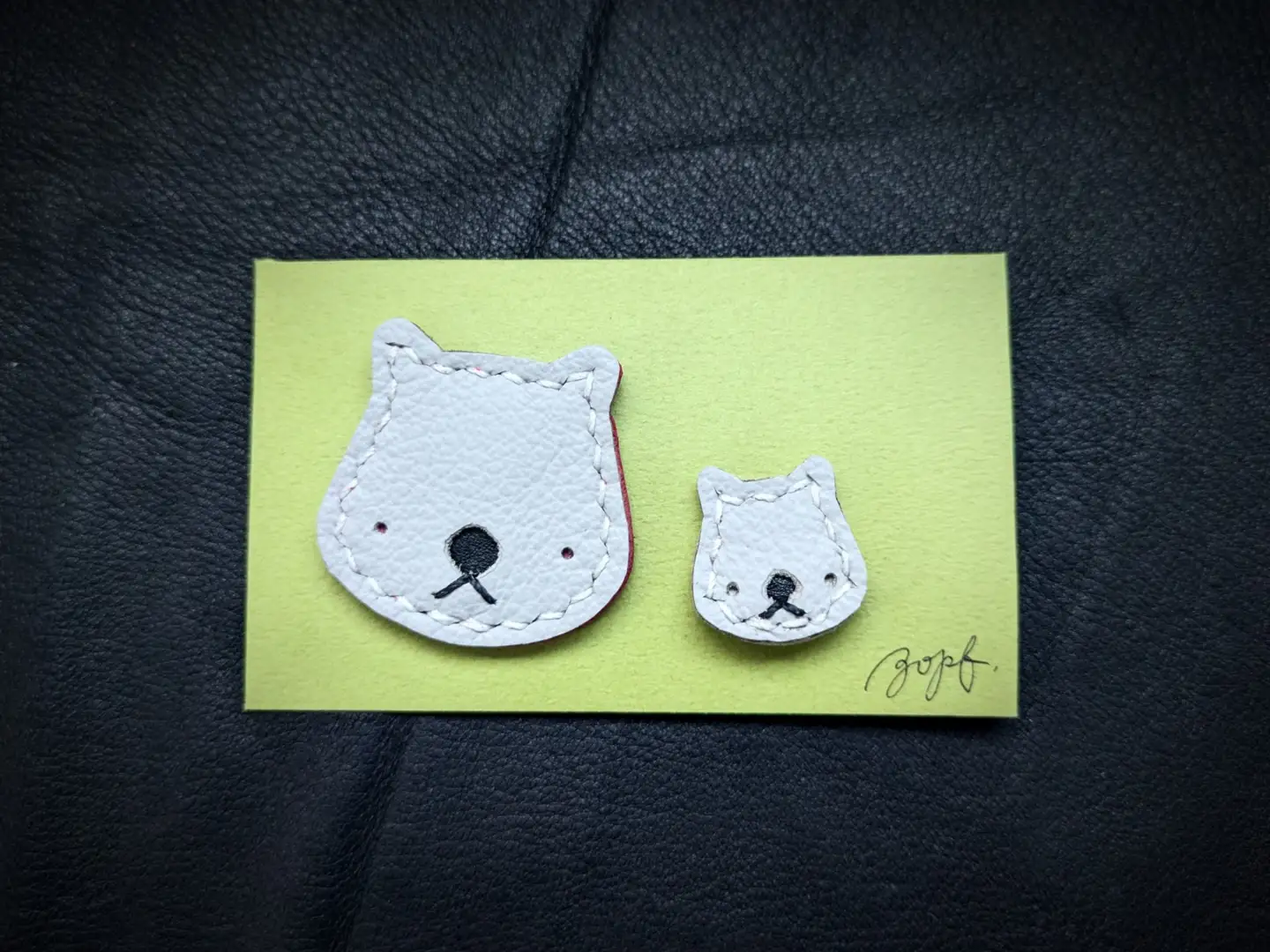 【85-05】牛革製 ウォンバットモチーフ 小物 3点セット（カーキ）