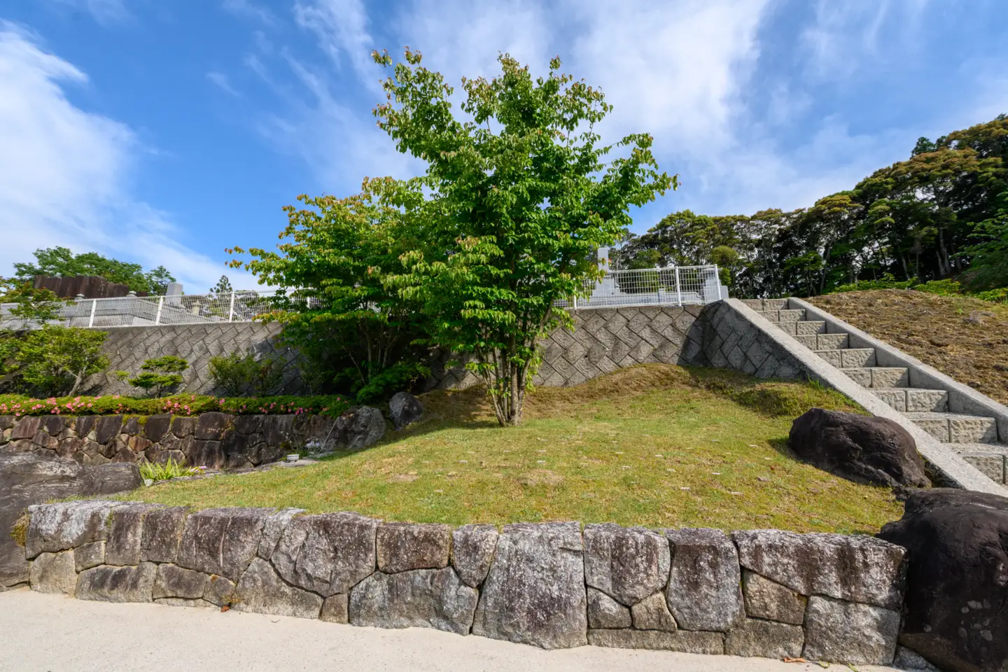 奈良山霊苑 利用補助券（30万円）【永代供養 樹木葬 墓じまい 合祀 納骨 お墓 供養 愛媛県 鬼北町 山下石材】