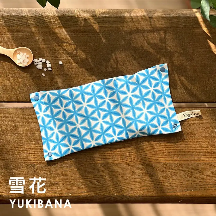 【雪花】YogaIrie アイリー 冷温 アイピロー セージ 香る ソルト 蒸気 温め 安眠 ヒマラヤピンク岩塩 アイマスク ホット 電子レンジ 癒し 瞑想 安眠グッズ ホット リラックス グッズ 繰り返し使える 温冷 カイロ アイケア アロマ 目の疲れ かわいい あたたか 温活 贈り物 ギフト [A-058003_01]
