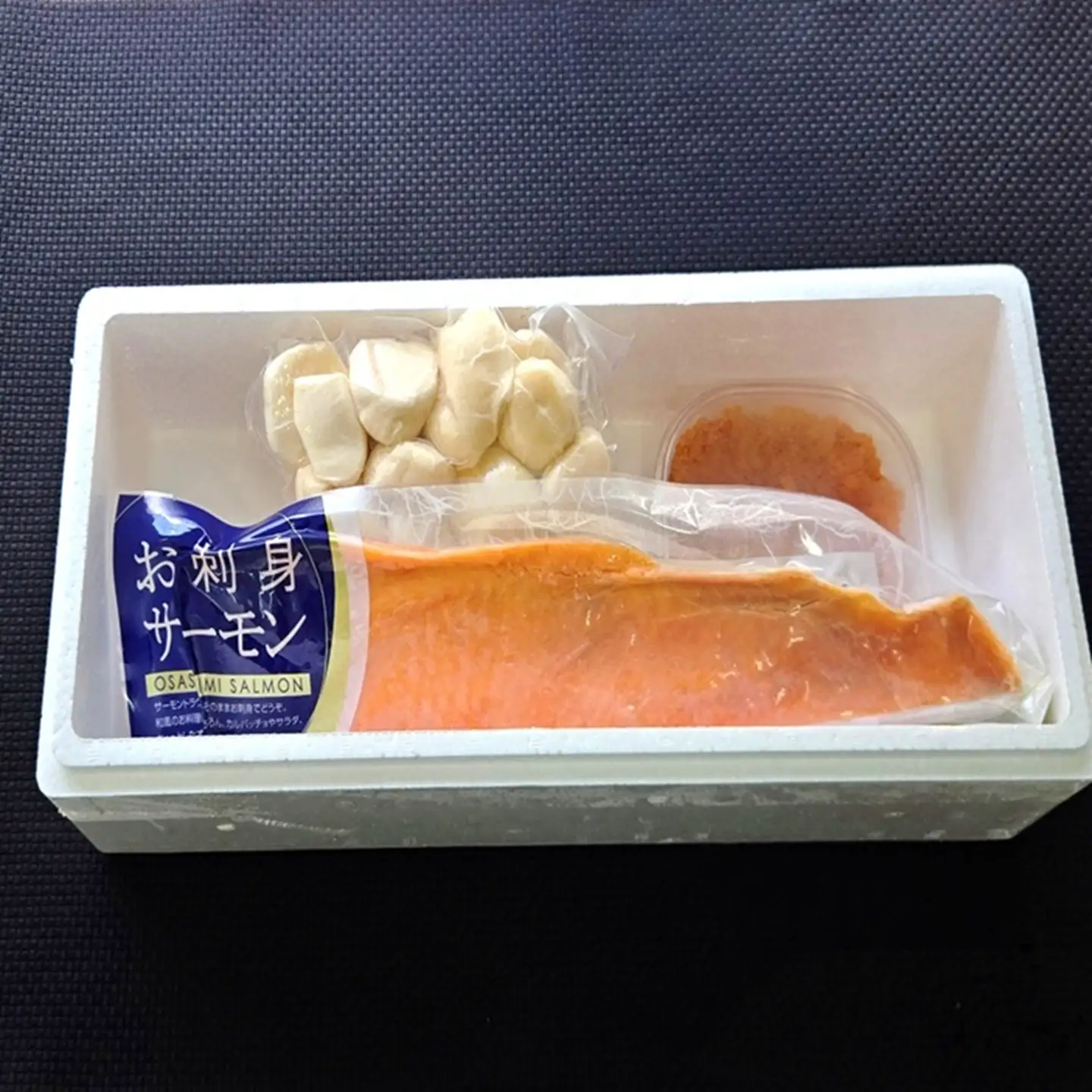 エゾバフンウニバラ130g×1折、いくら醤油漬け(鱒卵)100g×1P、お刺身ホタテ貝柱300g×1P、お刺身サーモン300g～500g(1～3本)[11月下旬以降発送] E-40035