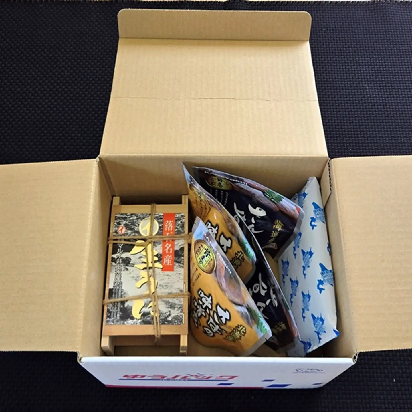 エゾバフンウニ約60g～70g×1折・さんま旨煮×2P・さば味噌煮×2P[10月下旬以降発送] A-71054