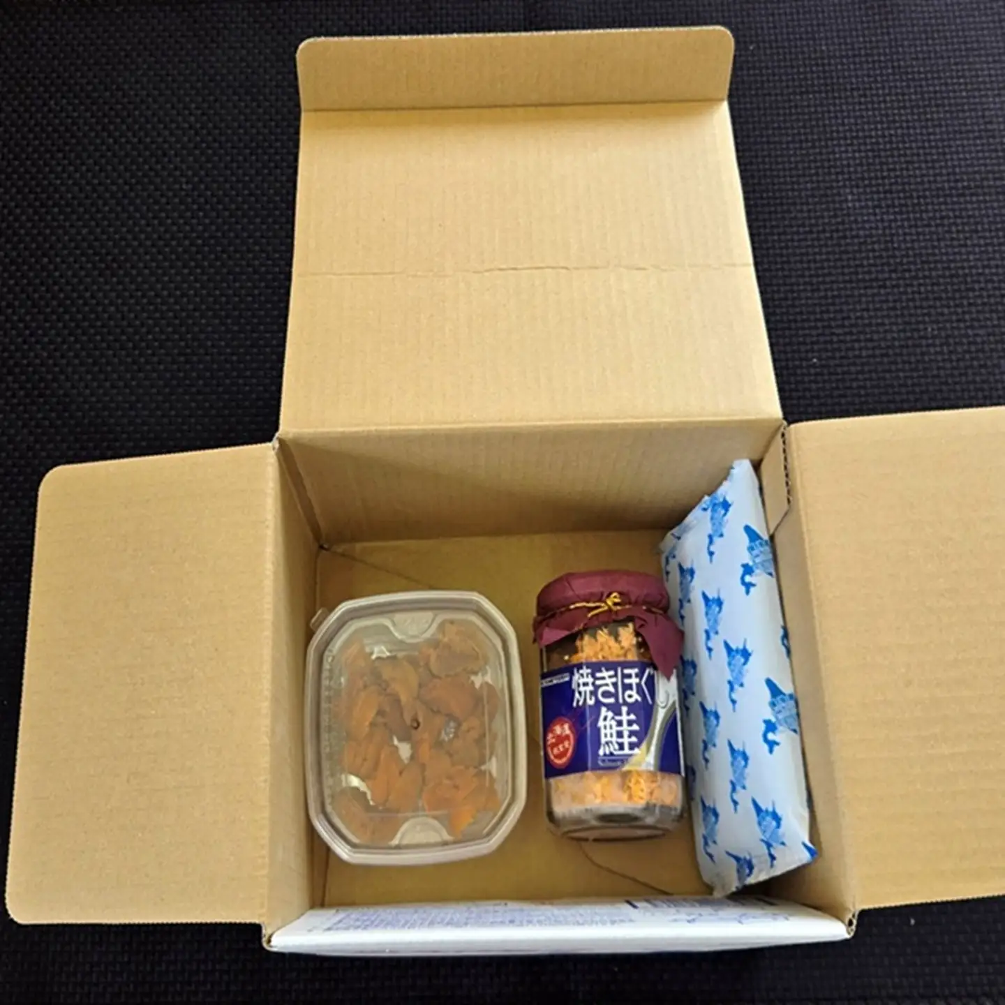 エゾバフンウニ塩水パック約60～70g×1P・焼きほぐし鮭100g×1瓶[10月下旬以降発送] A-71056