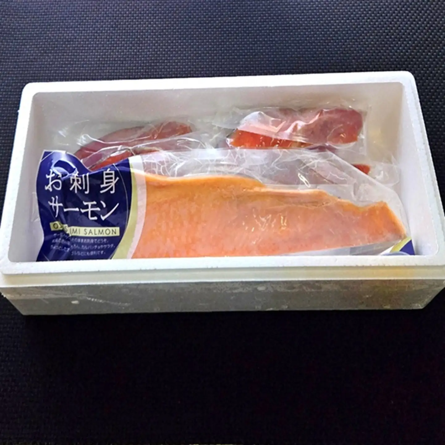 エゾバフンウニ約100g×1折・お刺身サーモン300g～500g(1～3本)、塩銀鮭切り身×10切(個包装)[11月下旬以降発送] D-71069