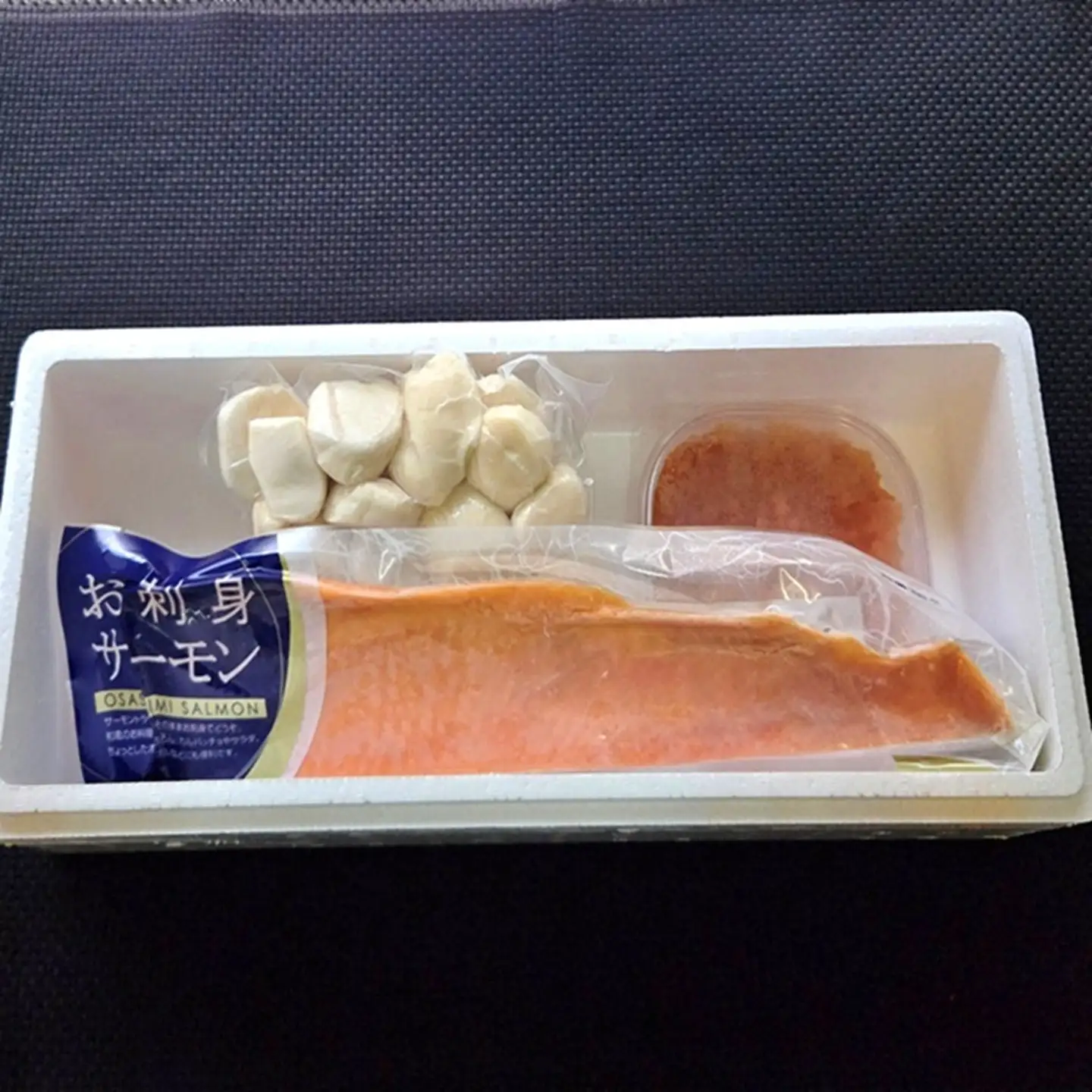 エゾバフンウニ塩水パック100g×1P、いくら醤油漬け(鱒卵)100g×1P、お刺身ホタテ貝柱300g×1P、お刺身サーモン300g～500g(1～3本)[11月下旬以降発送] E-71045