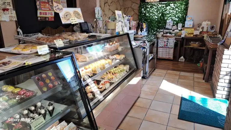 長州ひとめぼれロール 株式会社シェ・モム 山口県 防府市 O-I23 ロールケーキ 抹茶 小豆 ういろう 米粉 スイーツ 菓子 デザート 和洋折衷 もちもち