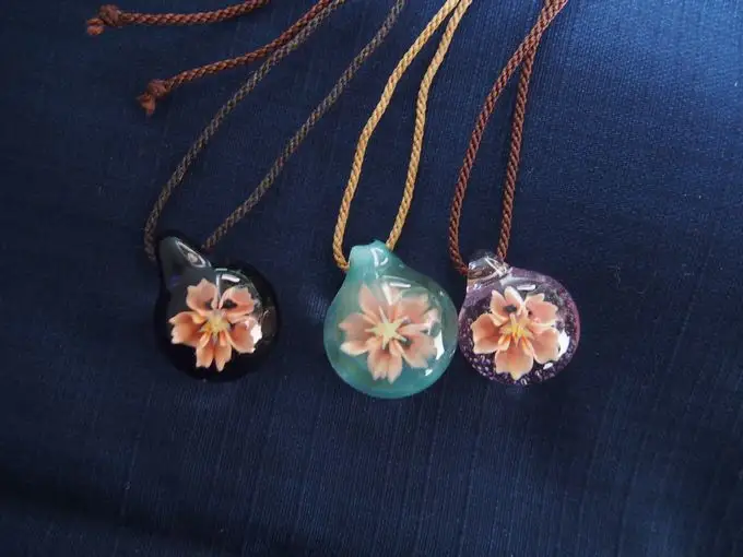 ガラスの桜ペンダント　　 ネックレス ペンダント アクセサリー 硝子 ガラス細工 桜 サクラ さくら ガラス工芸 耐熱性ガラス プレゼント ギフト 手作り ボロシリケイト オリジナル 静岡 伊豆 松崎