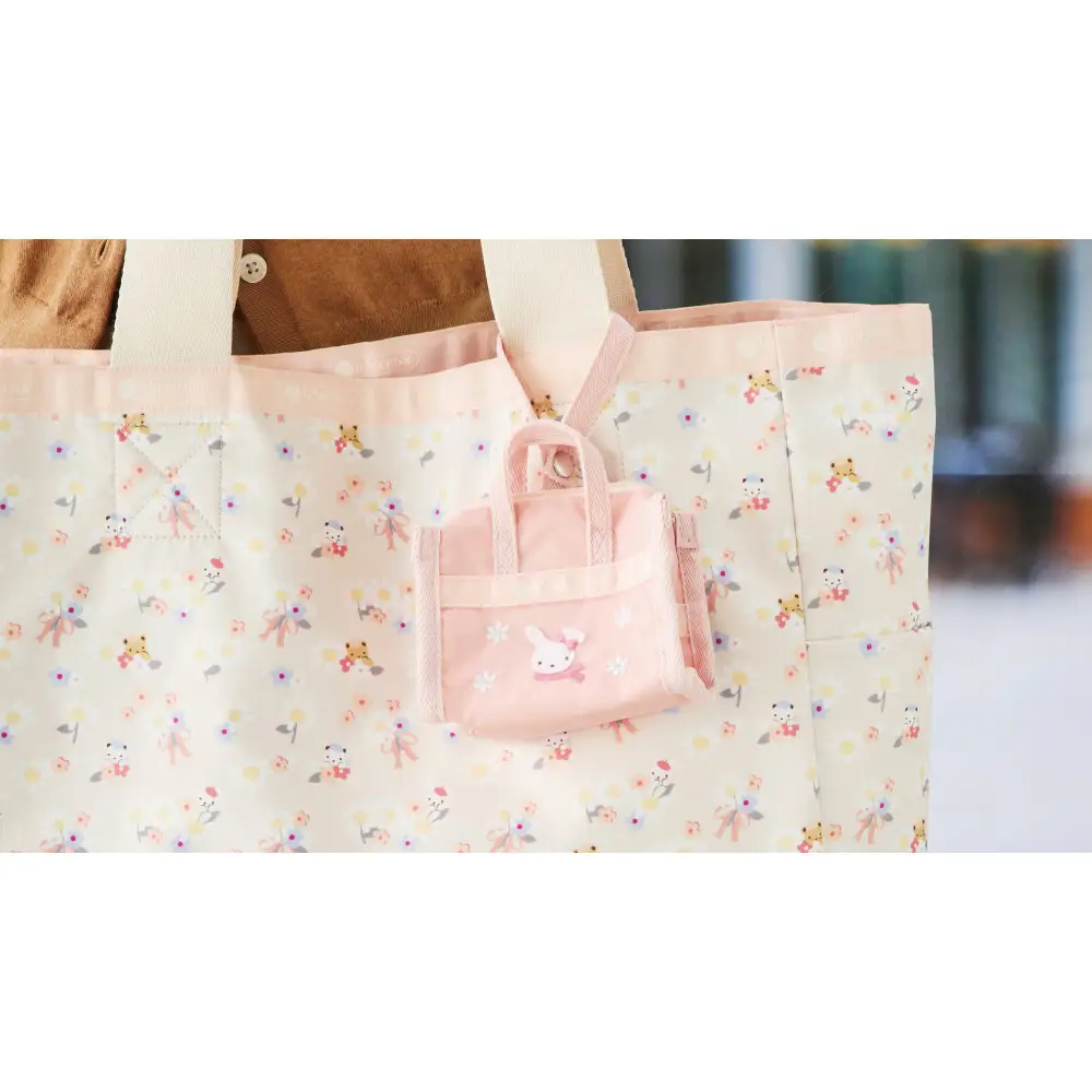 〈LeSportsac × familiar〉チャーム　ピンク