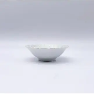 有田焼 白銀彩菊小鉢 2個セット【深海三龍堂】 食器 和食器 中鉢 和食 煮物鉢 取鉢 深鉢 菊紋 菊花 うつわ おもてなし 和モダン 陽刻 ay105