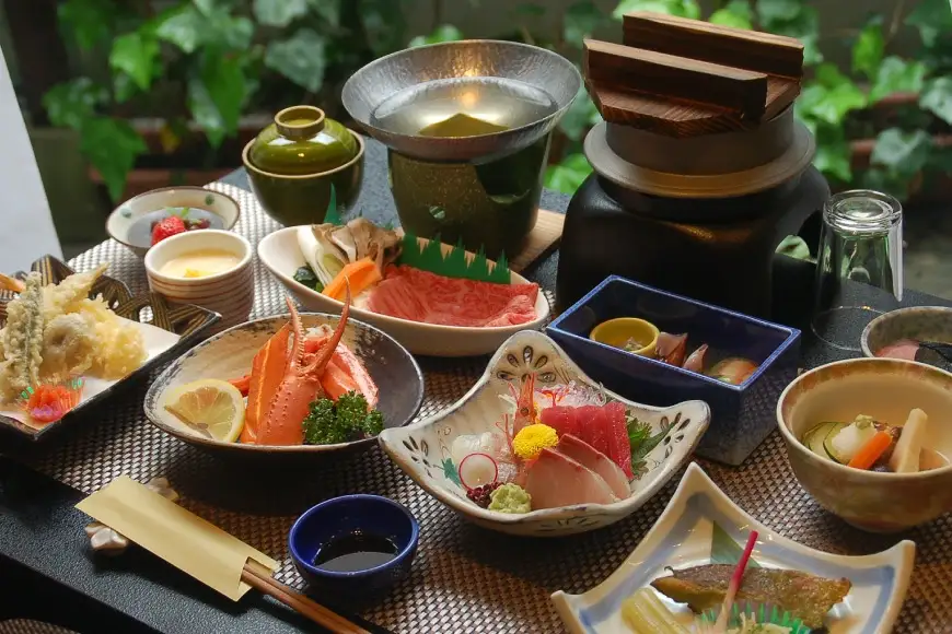 【政府登録国際観光旅館】ゆのみこ温泉 館内利用割引券（9,000円分）[ゆのみこ温泉 富山県 上市町 32280045] 宿泊券 旅行券 割引券 食事券 温泉 旅館 旅行